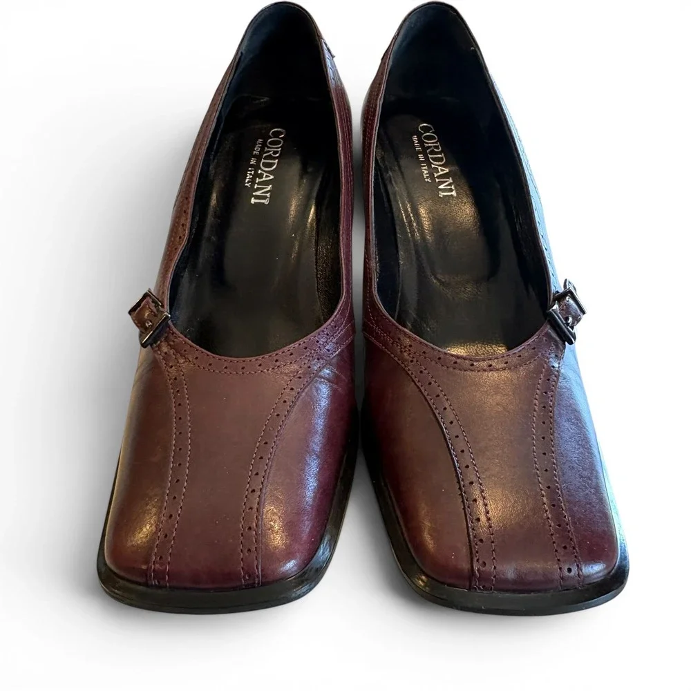 Cordani Italy Leather Heels Women 7.5 Burgundy Oxblood Pumps Buckle Comfort 37.5